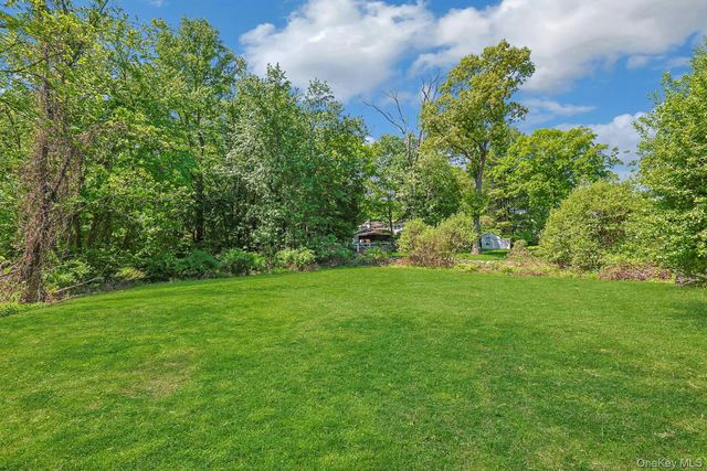 24 Virginia Lane, Thornwood, NY 10594
