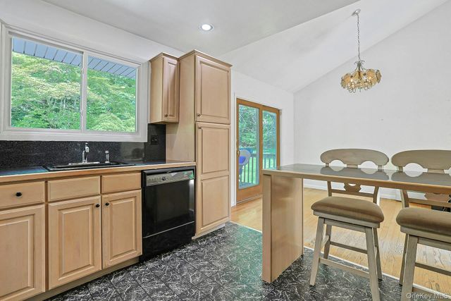 24 Virginia Lane, Thornwood, NY 10594