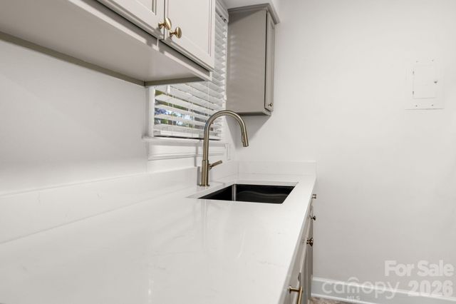 212 Wakefield Drive A, Charlotte, NC 28209