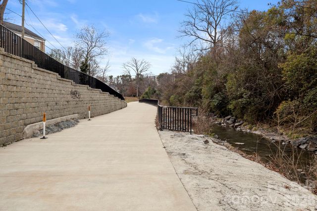 212 Wakefield Drive A, Charlotte, NC 28209