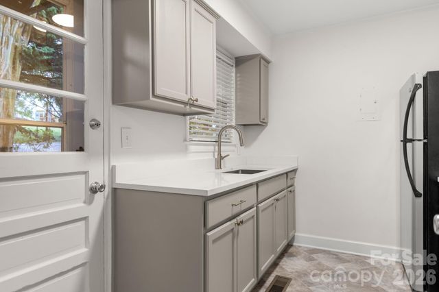 212 Wakefield Drive A, Charlotte, NC 28209