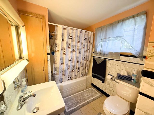 1323 13TH AVENUE, Menominee, MI 49858