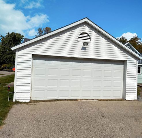 1323 13TH AVENUE, Menominee, MI 49858