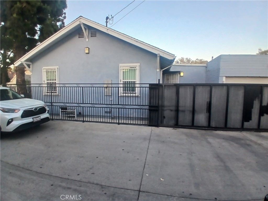 112 E Pine Street, Santa Ana, CA 92701 — photo 2