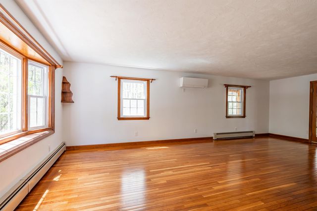 54 Towle Road, Chester, NH 03036