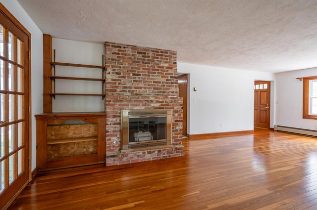 54 Towle Road, Chester, NH 03036