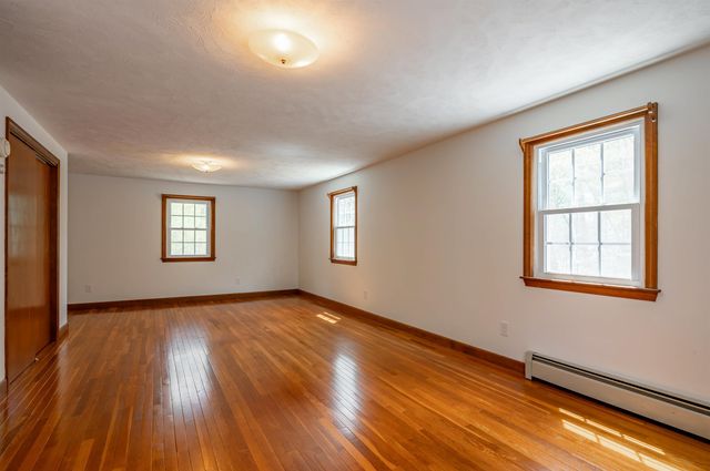 54 Towle Road, Chester, NH 03036