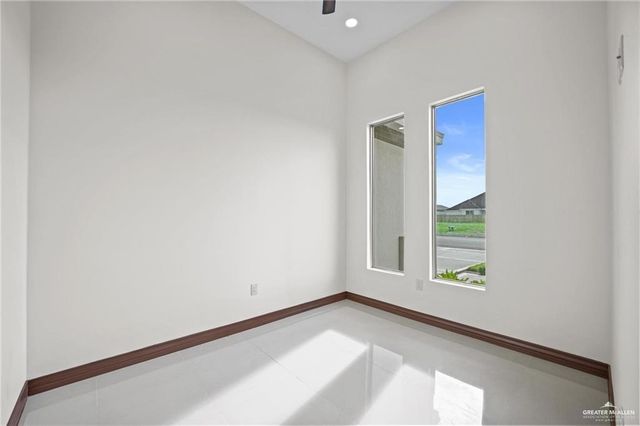 916 N Brushfield Avenue, Edinburg, TX 78541