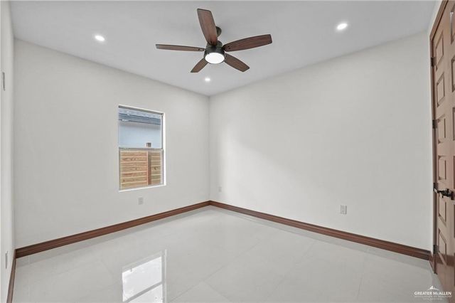 916 N Brushfield Avenue, Edinburg, TX 78541