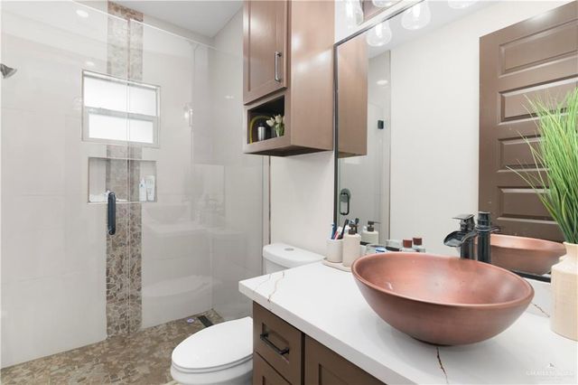 916 N Brushfield Avenue, Edinburg, TX 78541