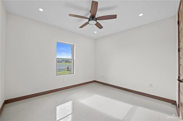 916 N Brushfield Avenue, Edinburg, TX 78541