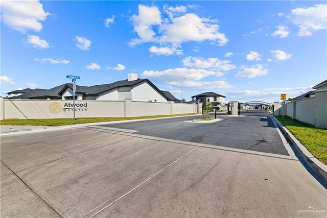 916 N Brushfield Avenue, Edinburg, TX 78541