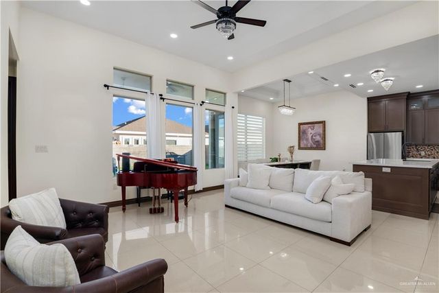 916 N Brushfield Avenue, Edinburg, TX 78541