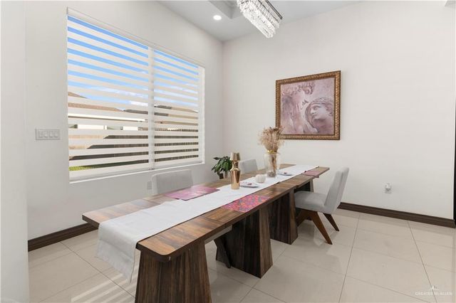 916 N Brushfield Avenue, Edinburg, TX 78541