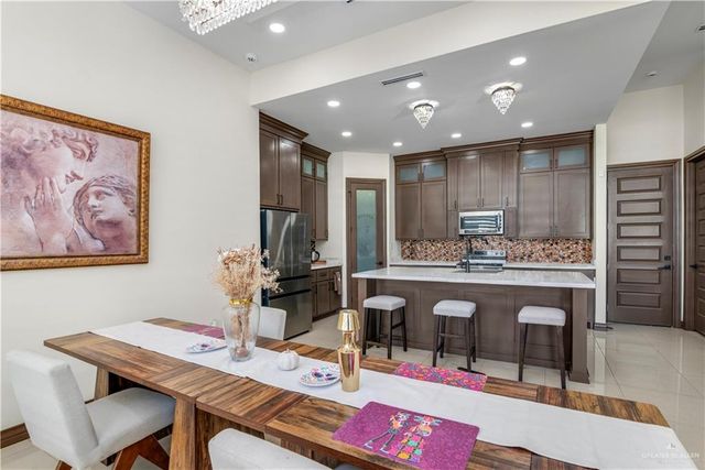 916 N Brushfield Avenue, Edinburg, TX 78541