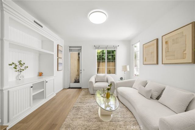 102 Chantilly, Irvine, CA 92620