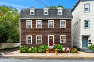 74 Derby St 1, Salem, MA 01970