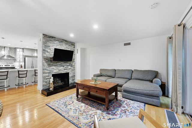 25 Great Meadow Lane 25, Farmington, CT 06032