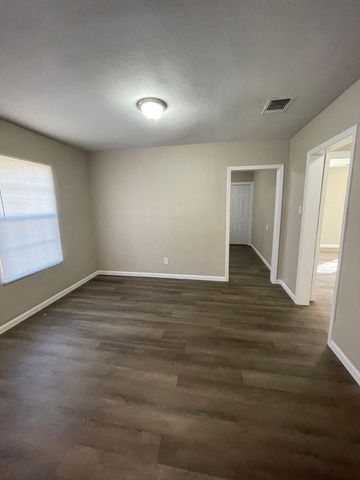 2215 29th Street, Lubbock, TX 79411