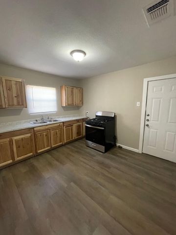 2215 29th Street, Lubbock, TX 79411