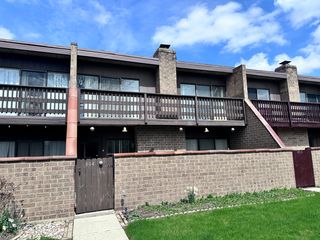 804 Kenneth Circle 804, Elgin, IL 60120