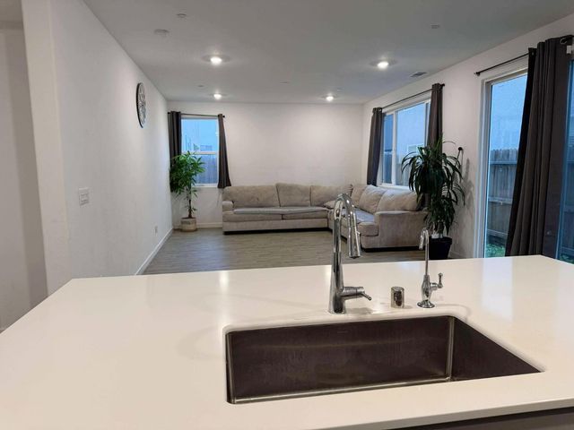 2844 N Vahe Avenue, Fresno, CA 93737