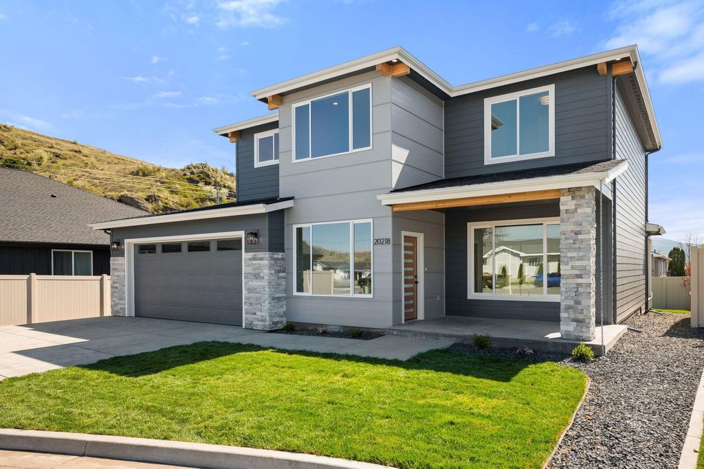 20218 E 10th Ct, Greenacres, WA 99016