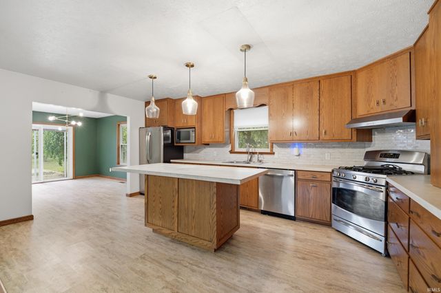 382 N US Highway 421, Delphi, IN 46923