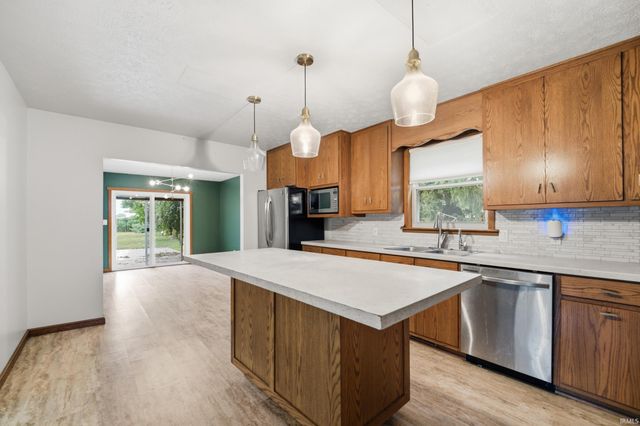 382 N US Highway 421, Delphi, IN 46923