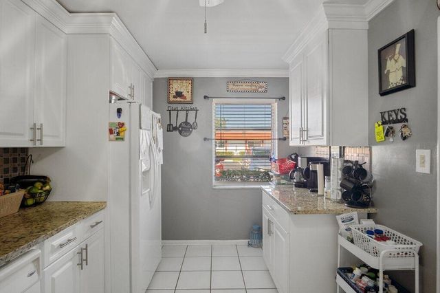 5800 W Fernley Dr Drive W 40, Greenacres, FL 33415