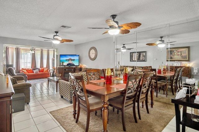 5800 W Fernley Dr Drive W 40, Greenacres, FL 33415
