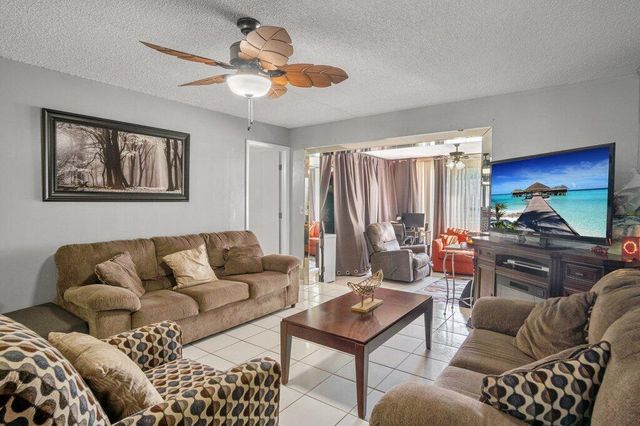 5800 W Fernley Dr Drive W 40, Greenacres, FL 33415