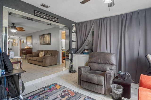 5800 W Fernley Dr Drive W 40, Greenacres, FL 33415