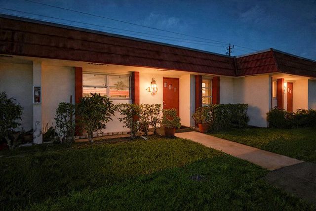 5800 W Fernley Dr Drive W 40, Greenacres, FL 33415