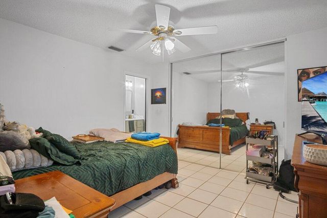 5800 W Fernley Dr Drive W 40, Greenacres, FL 33415