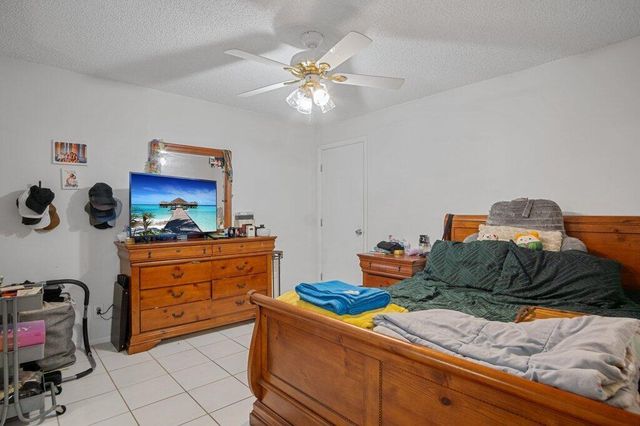 5800 W Fernley Dr Drive W 40, Greenacres, FL 33415