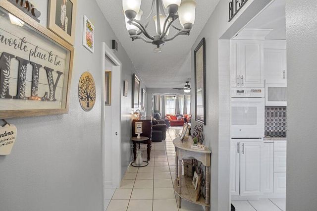 5800 W Fernley Dr Drive W 40, Greenacres, FL 33415