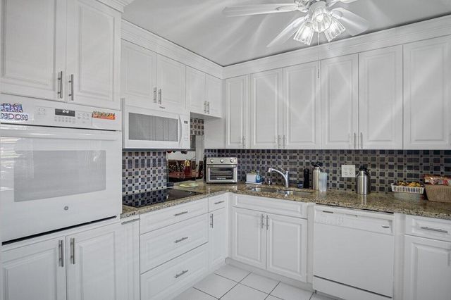 5800 W Fernley Dr Drive W 40, Greenacres, FL 33415