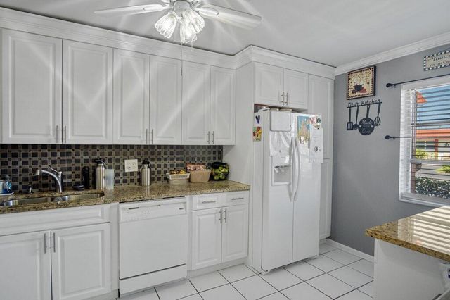 5800 W Fernley Dr Drive W 40, Greenacres, FL 33415