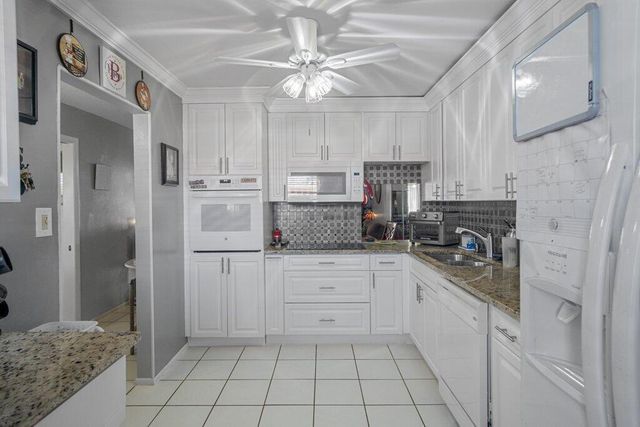 5800 W Fernley Dr Drive W 40, Greenacres, FL 33415