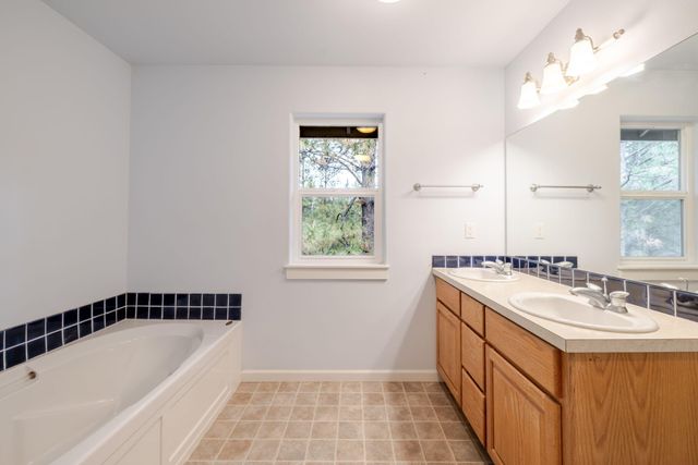 14450 Mountain View Loop, Sisters, OR 97759