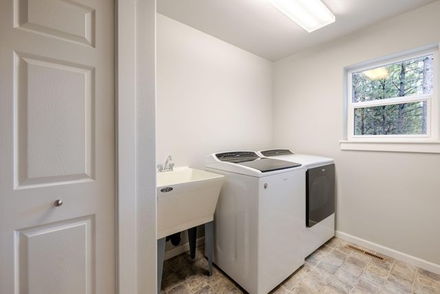 14450 Mountain View Loop, Sisters, OR 97759