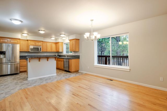 14450 Mountain View Loop, Sisters, OR 97759