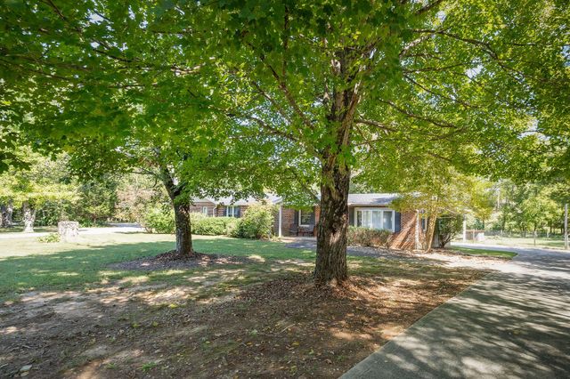 2300 Sun Valley Cir, Cookeville, TN 38501