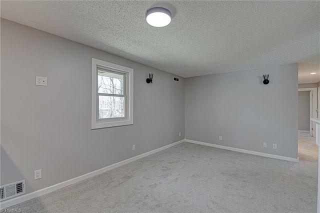 205 Beechwood Circle, Winston-salem, NC 27105