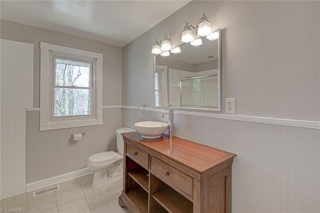 205 Beechwood Circle, Winston-salem, NC 27105