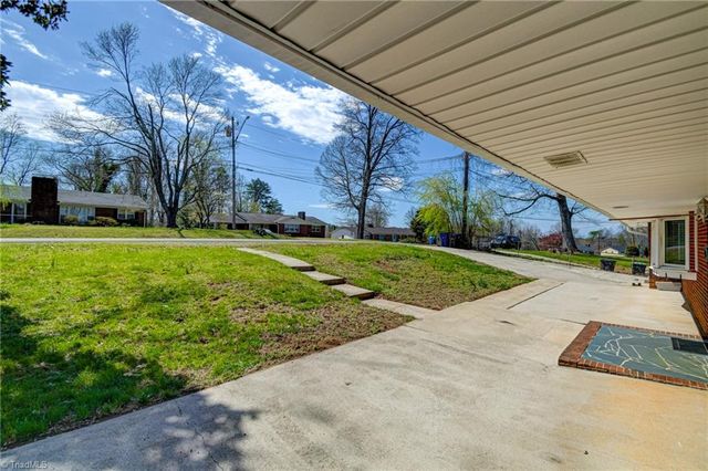 205 Beechwood Circle, Winston-salem, NC 27105