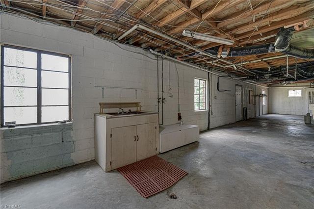 205 Beechwood Circle, Winston-salem, NC 27105