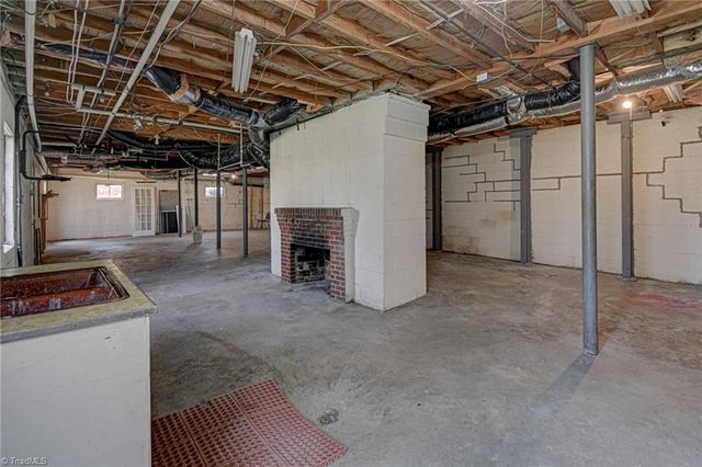 205 Beechwood Circle, Winston-salem, NC 27105