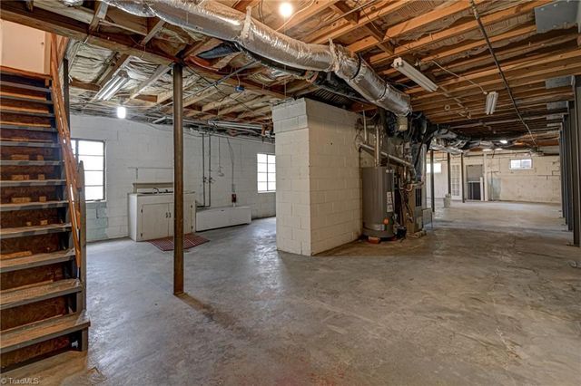 205 Beechwood Circle, Winston-salem, NC 27105